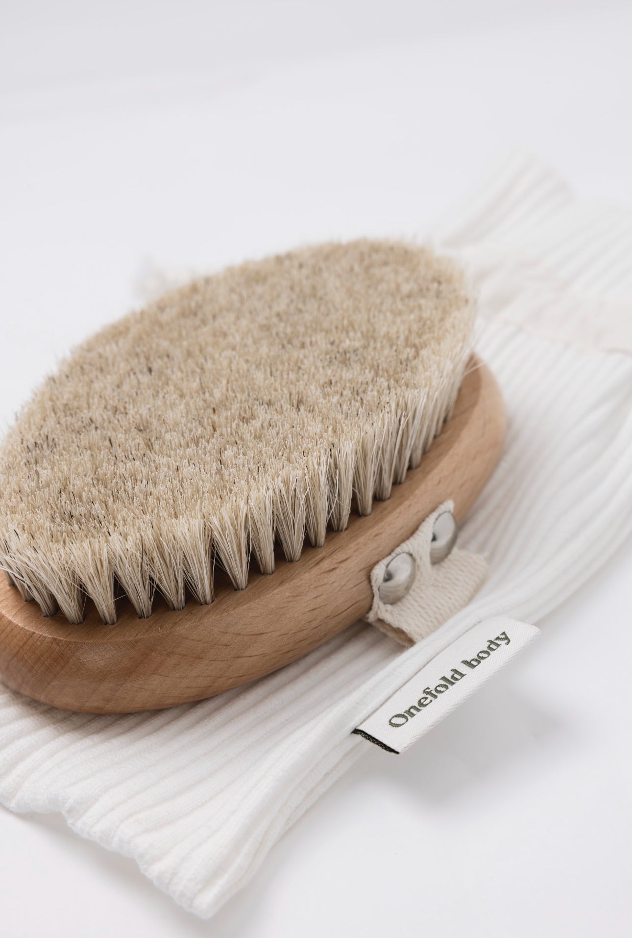 KIT EXFOLIACIÓN (Guante exfoliante + Cepillo en seco)